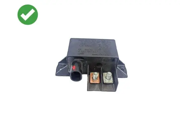 Mercedes-Benz CLS C219 Charging relay A0025426419 0332002167