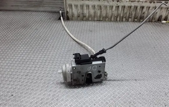 Audi A4 S4 B5 8D Front door lock 4D1837016D