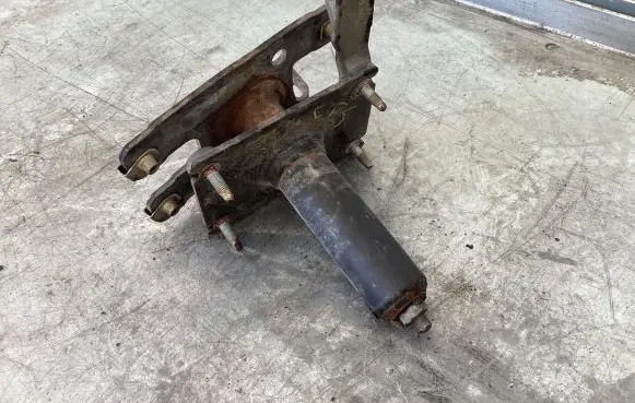 Cadillac CTS Front bumper support beam C2306005