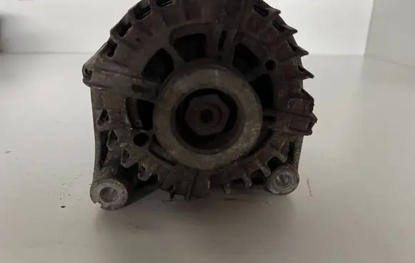 BMW 1 E81 E87 Generator/alternator 7802261 FG18S019 2543461C