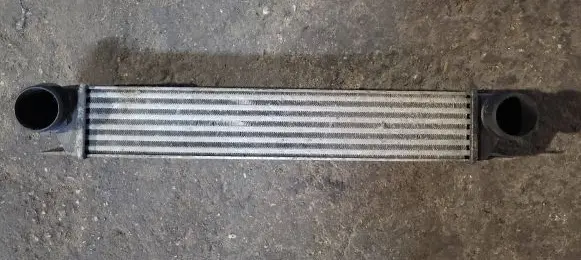 BMW 5 E39 Intercooler radiator 17512247359