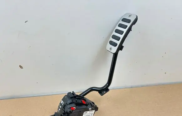 Jaguar XK - XKR Accelerator throttle pedal 6W839F836A