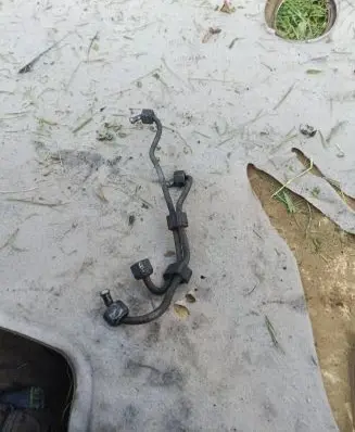 Fuel injector supply line/pipe