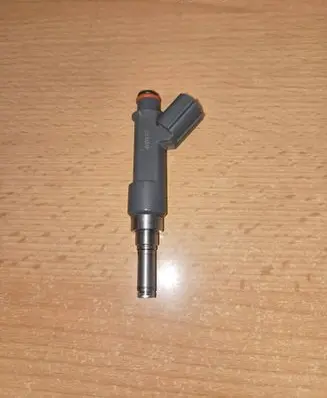 Toyota Prius (XW50) Fuel injector 2325037080