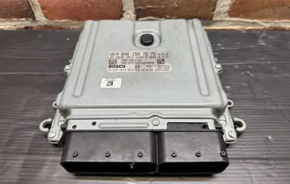 Mercedes-Benz Vito Viano W639 Engine control unit/module A6461507272 0281015062