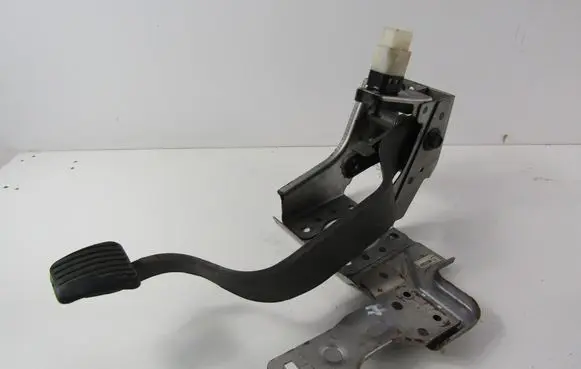 Chevrolet Epica Brake pedal LD003584