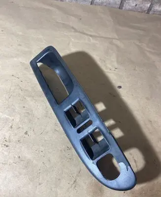 Volkswagen PASSAT B6 Front door window switch trim 3C1867171