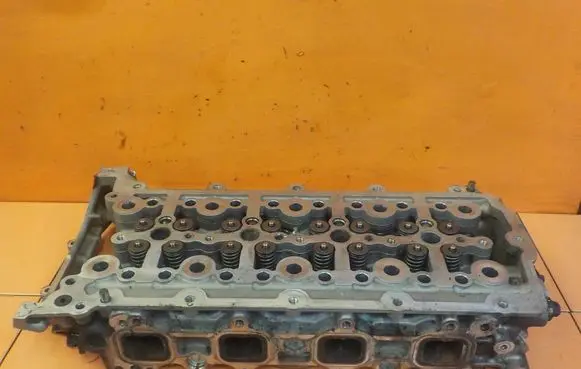 Jaguar XF X250 Engine head PBG4D36090AB 204DTD