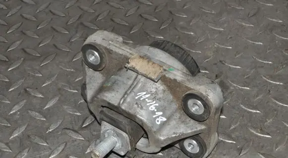 Land Rover Range Rover L405 Engine mount bracket