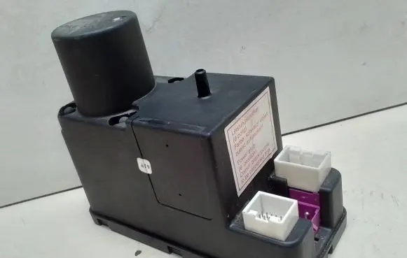 Audi A6 S6 C4 4A Central locking vacuum pump 4A0862257J