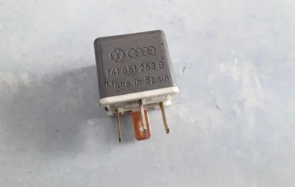 Volkswagen Golf IV Other relay 141951253b