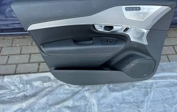 Volvo XC90 Front door trim bar 