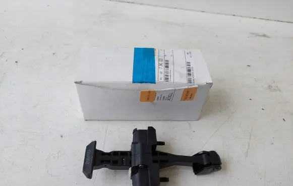 BMW 5 G30 G31 Rear door check strap stopper 7341033