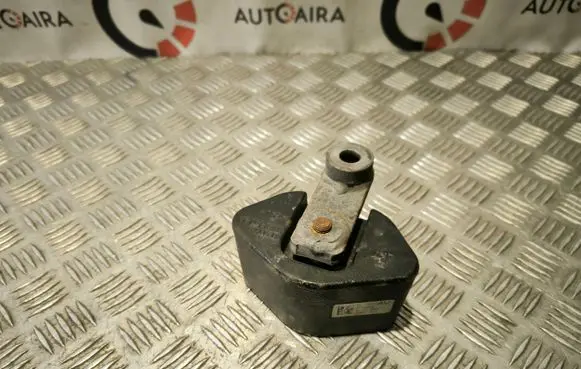 BMW X4 G02 Muffler mount bracket/holder 6873308