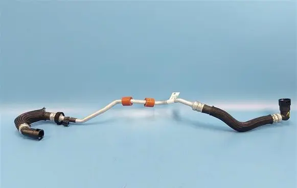 Engine coolant pipe/hose