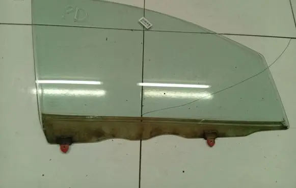 Toyota Avensis Verso Front door window glass four-door As2