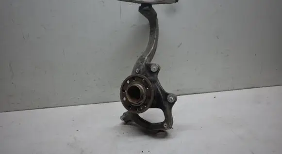 Mercedes-Benz C W205 Front wheel hub 2052100