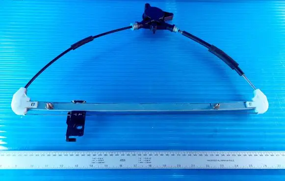 Rear door manual window regulator