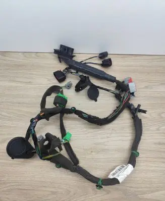 Volvo XC70 Front door wiring loom 30773655 8688258