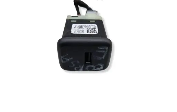 Opel Corsa E USB socket connector 13596807