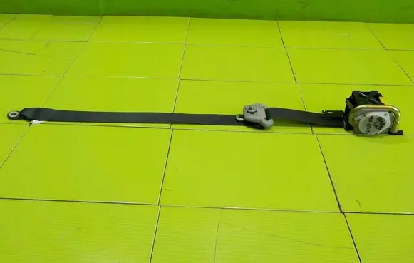 Volvo V50 Front seatbelt PRZOD 10AB11 TKAB2EN259