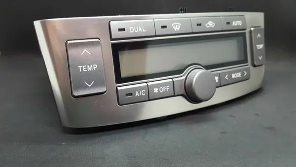 Toyota Avensis T250 Climate control unit 5590005280
