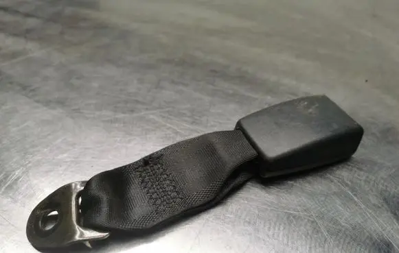 Mitsubishi Outlander Rear seatbelt buckle