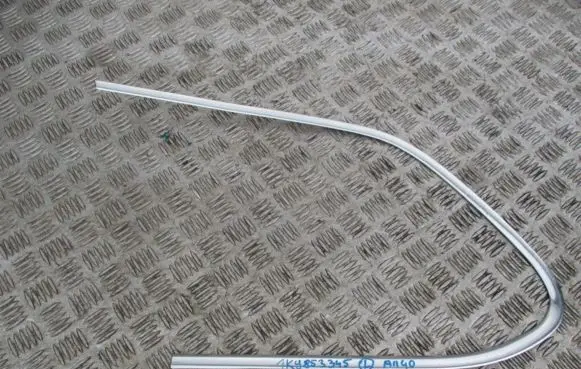 Volkswagen Golf V Windshield/front glass wiper blade 