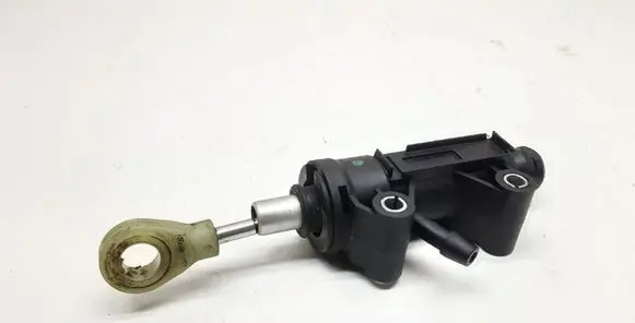 BMW 3 E90 E91 Clutch master cylinder 6773670 21526773670