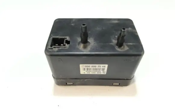 Mercedes-Benz E W211 Central locking vacuum pump 0008002548 A3510020010 2052700085