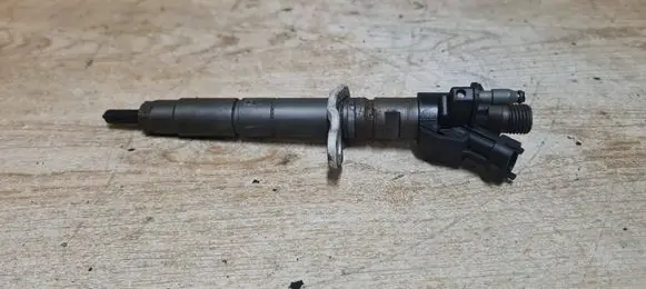 Volvo V70 Fuel injector 31272690