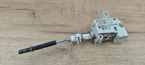 Volkswagen Touareg I Fuel tank cap lock 1J0810773B