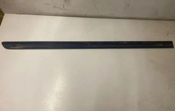 Volvo V50 Front door trim (molding) 39987037