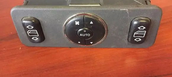 Mercedes-Benz ML W163 Electric window control switch A1638200326