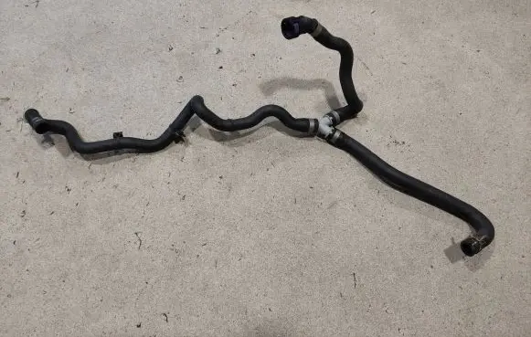 Volvo XC90 Engine coolant pipe/hose 32222715