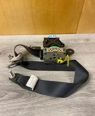 Mazda 6 Front seatbelt 1052233