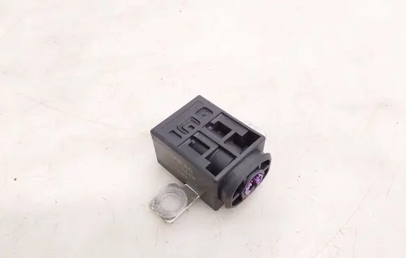 Audi A4 Allroad B8 Battery relay fuse 4F0915519