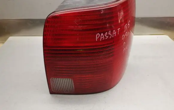 Volkswagen PASSAT B5 Rear/tail lights 3B9945112G