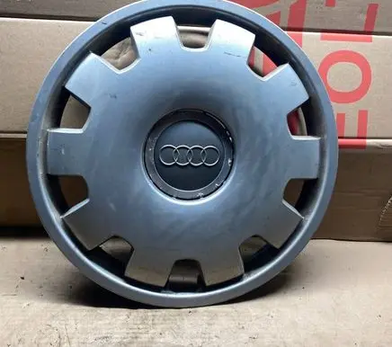Audi A6 S6 C5 4B R16 wheel hub/cap/trim 4B0601147D PA66M15
