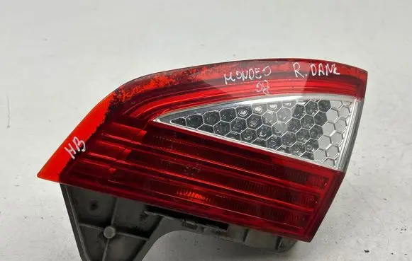Tailgate rear/tail lights
