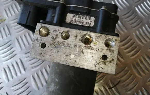 BMW 5 E60 E61 ABS Pump 6769703 34516769703 0265234134