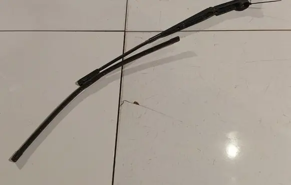Citroen C4 I Picasso Front wiper blade arm 9686640480