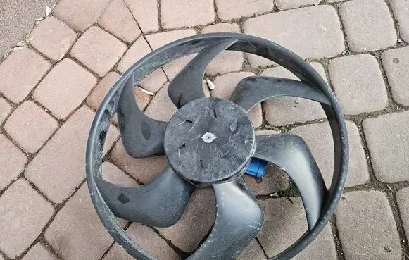 Opel Vivaro Radiator cooling fan shroud 1138233 1138233XXX 99A162880852