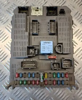 Citroen C5 Fuse module 9646226880