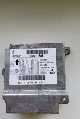 Chrysler Town & Country V Airbag control unit/module 68062118AE 5WY86930 T0EJF079112091