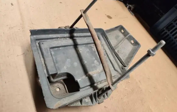 Jeep Grand Cherokee Battery tray 
