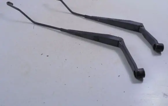 Mitsubishi Eclipse Front wiper blade arm 89813-403