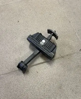 BMW 1 E82 E88 Front door check strap stopper 7164623