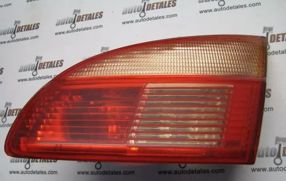 Toyota Avensis T220 Tailgate rear/tail lights 89022025