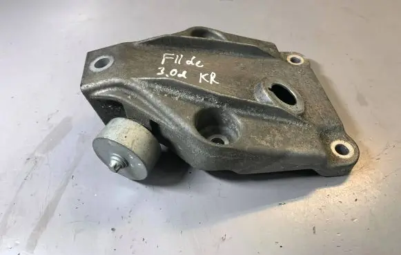 BMW 5 F10 F11 Engine mounting bracket 22116777623 6777623